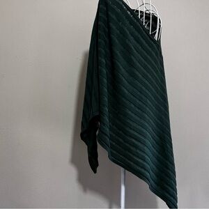 Choices Shawl, color: forest green.OS. EUC.
